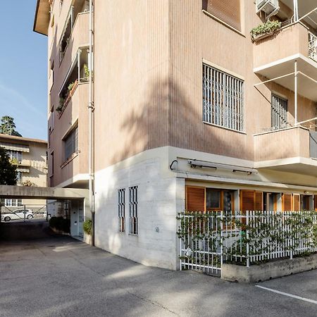 Open The Classic Wooden Shutters At A Cozy City Nest Florence Extérieur photo