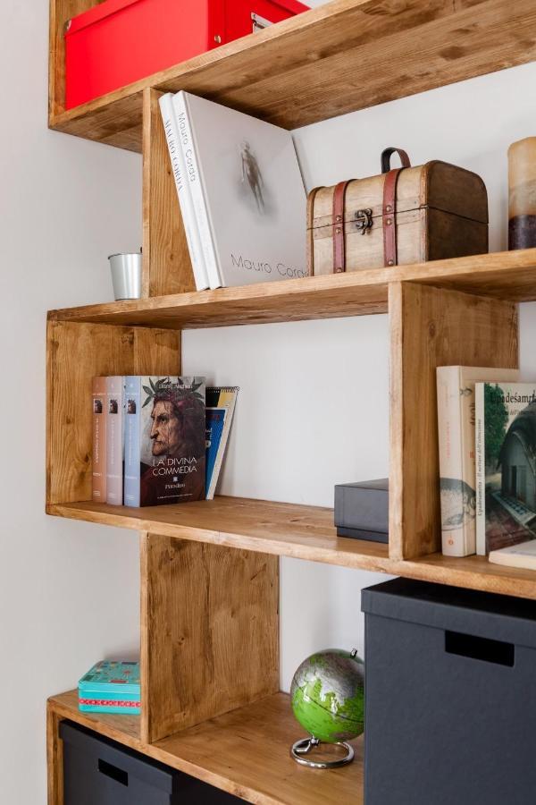 Open The Classic Wooden Shutters At A Cozy City Nest Florence Extérieur photo