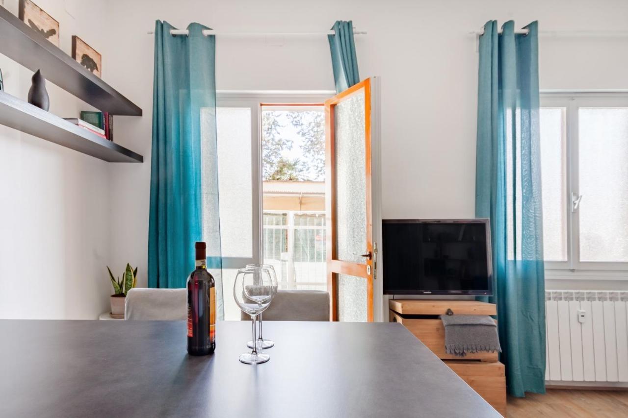 Open The Classic Wooden Shutters At A Cozy City Nest Florence Extérieur photo