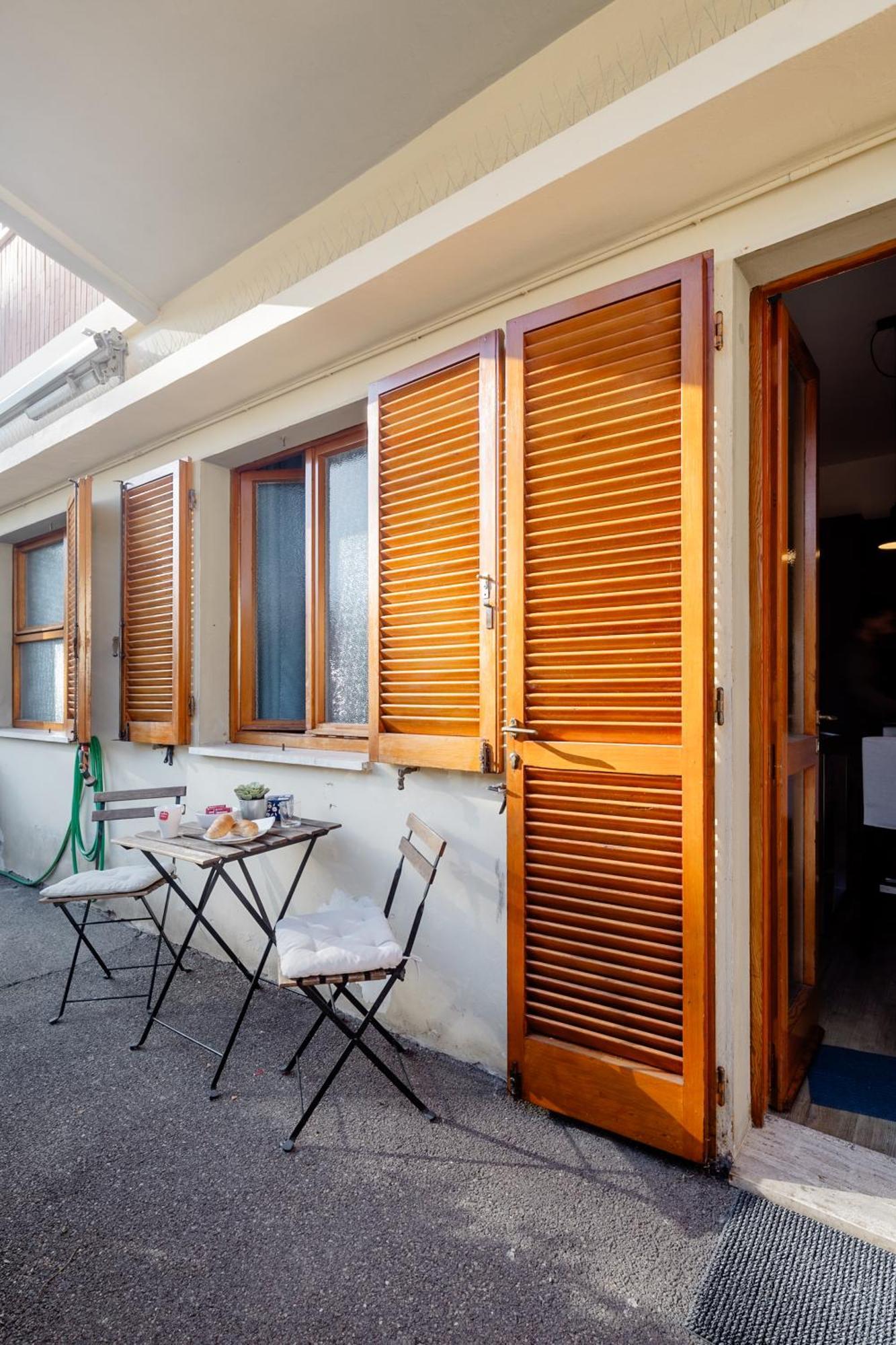 Open The Classic Wooden Shutters At A Cozy City Nest Florence Extérieur photo