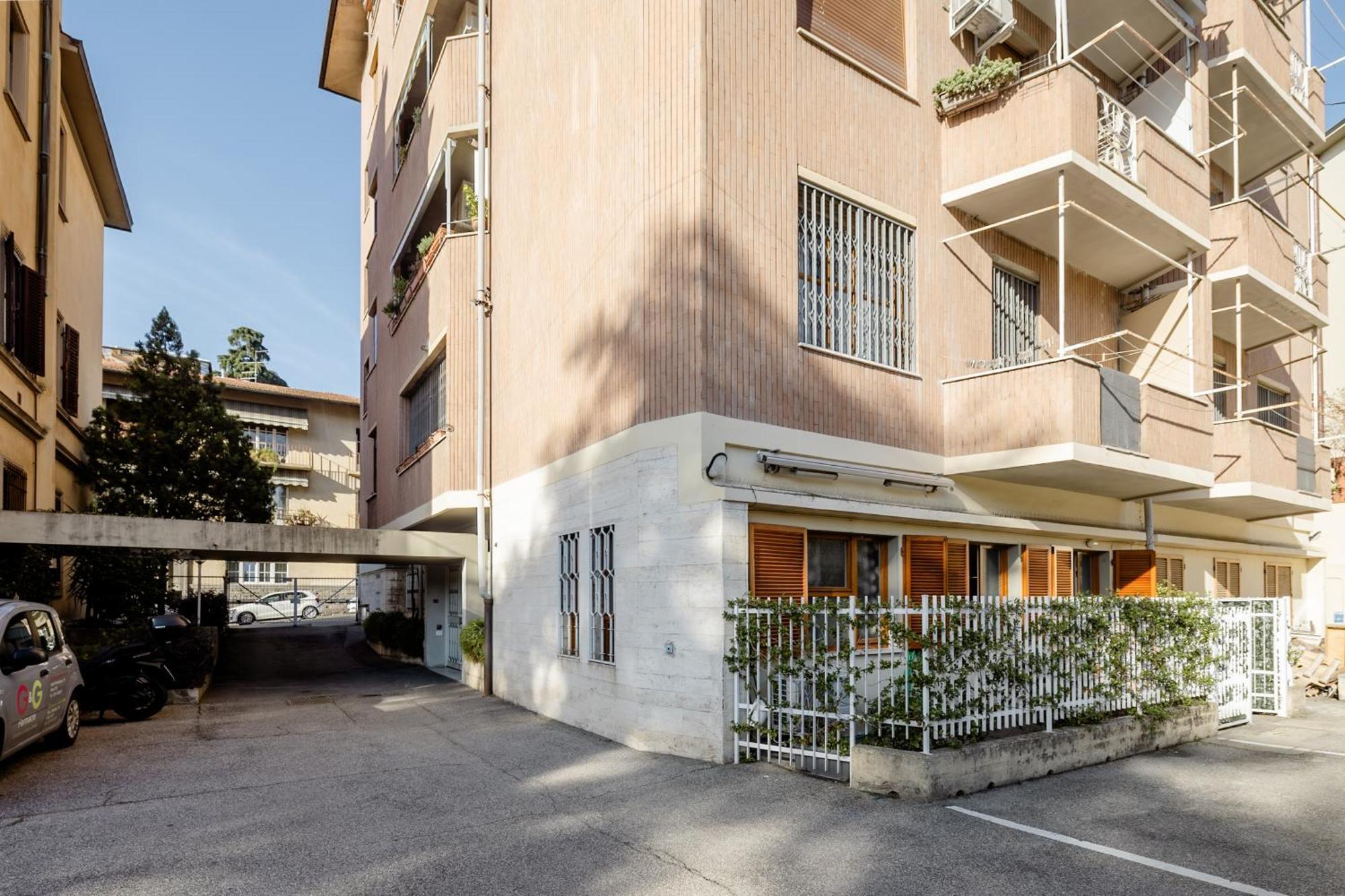 Open The Classic Wooden Shutters At A Cozy City Nest Florence Extérieur photo
