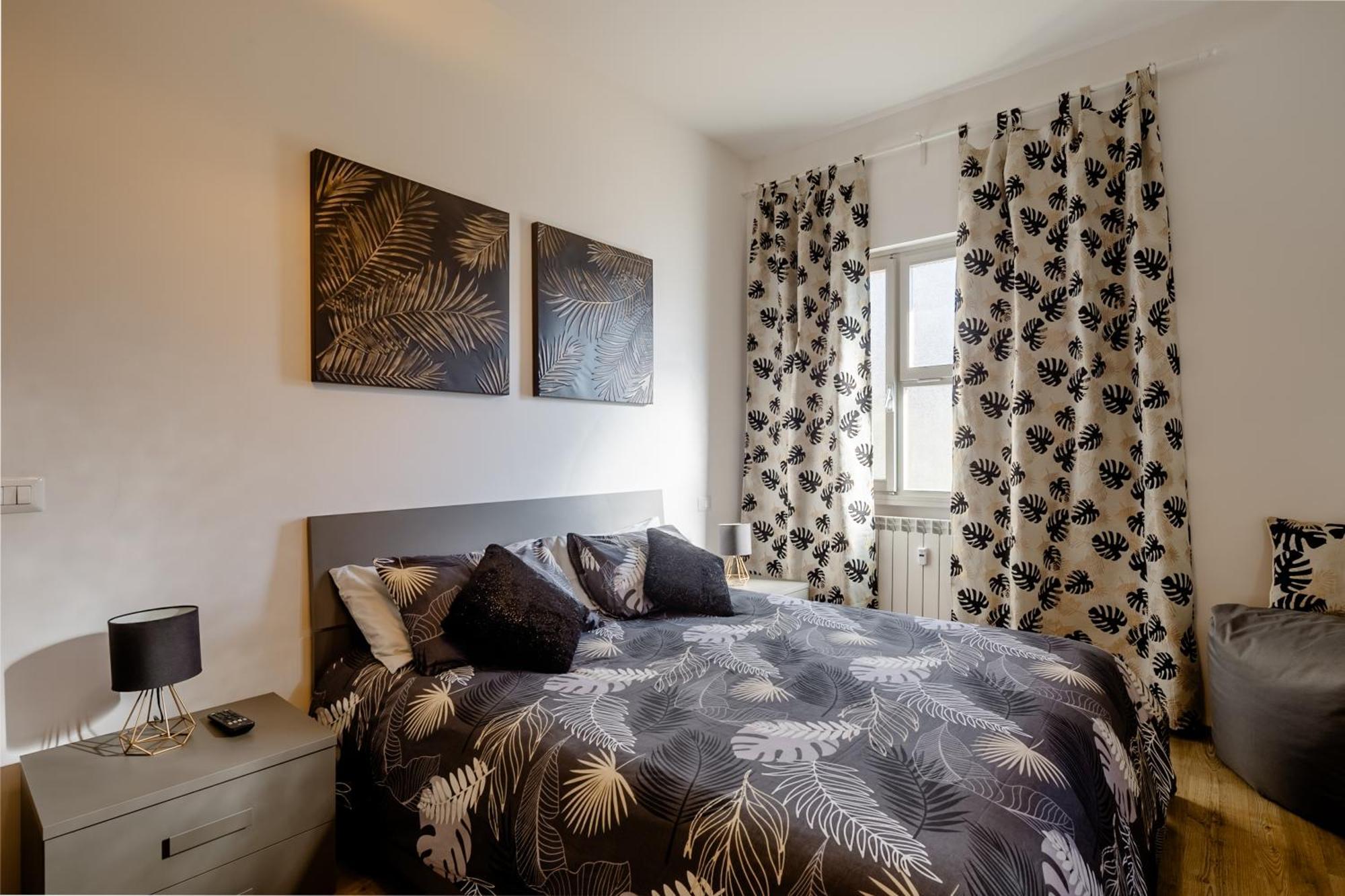 Open The Classic Wooden Shutters At A Cozy City Nest Florence Extérieur photo