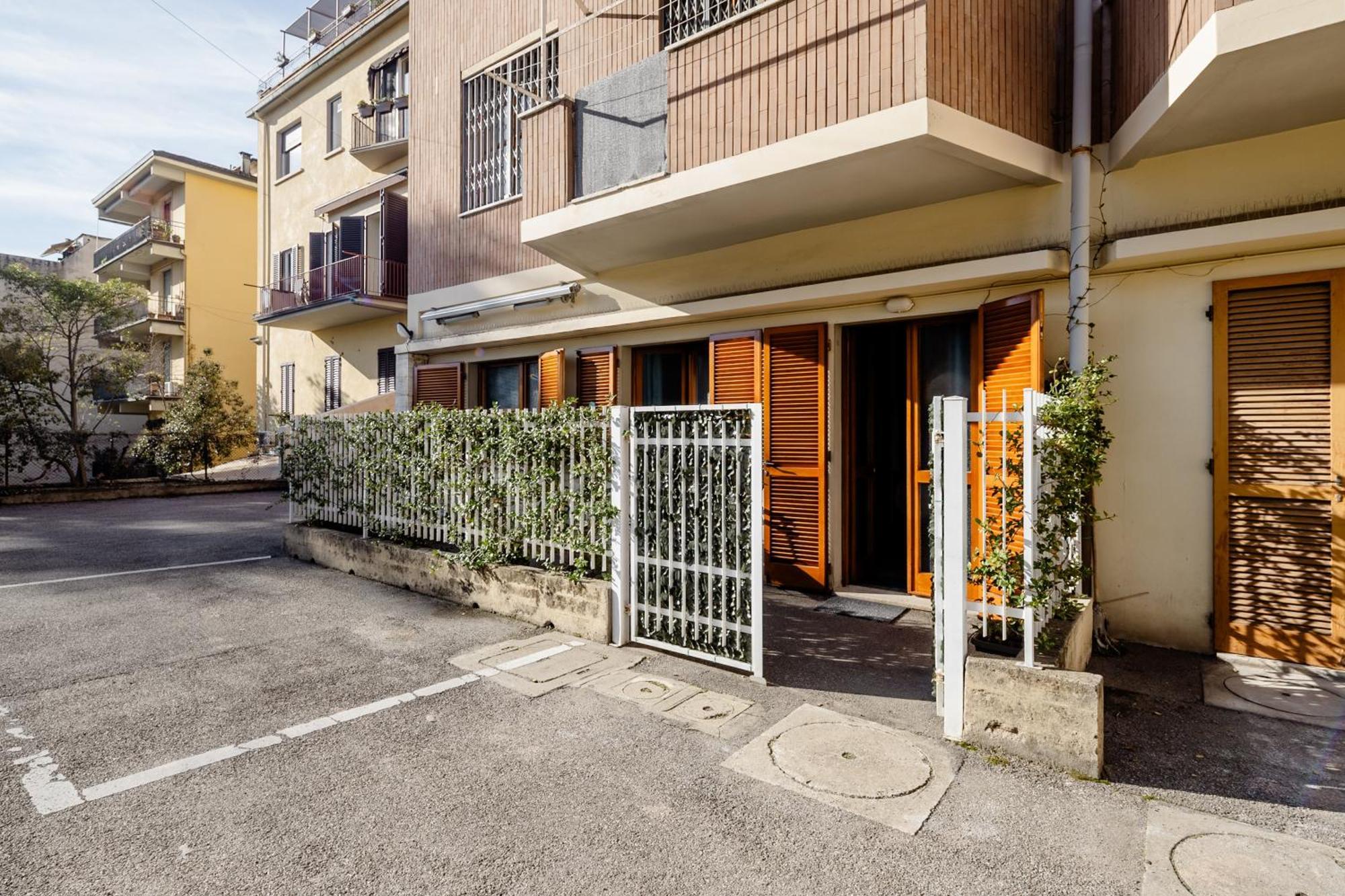 Open The Classic Wooden Shutters At A Cozy City Nest Florence Extérieur photo