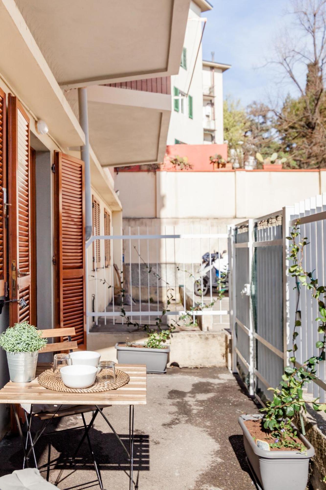Open The Classic Wooden Shutters At A Cozy City Nest Florence Extérieur photo