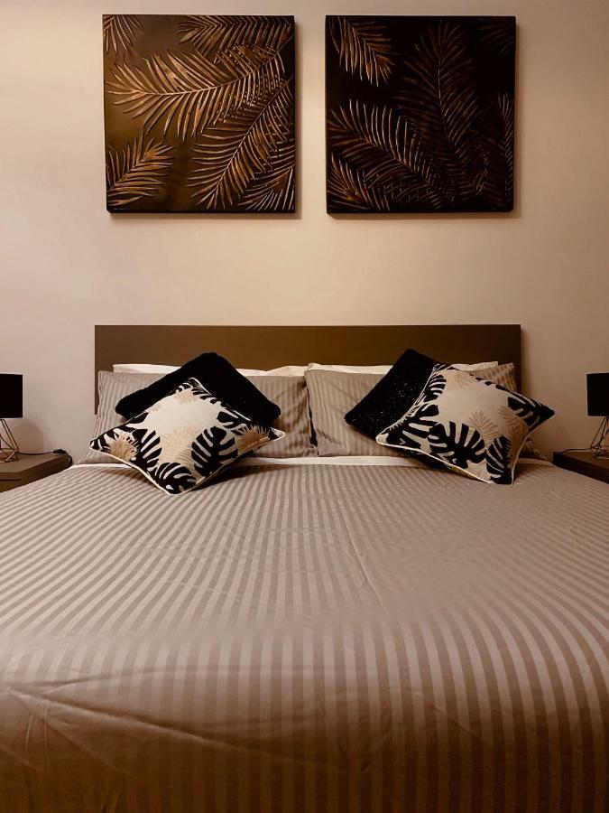 Open The Classic Wooden Shutters At A Cozy City Nest Florence Extérieur photo