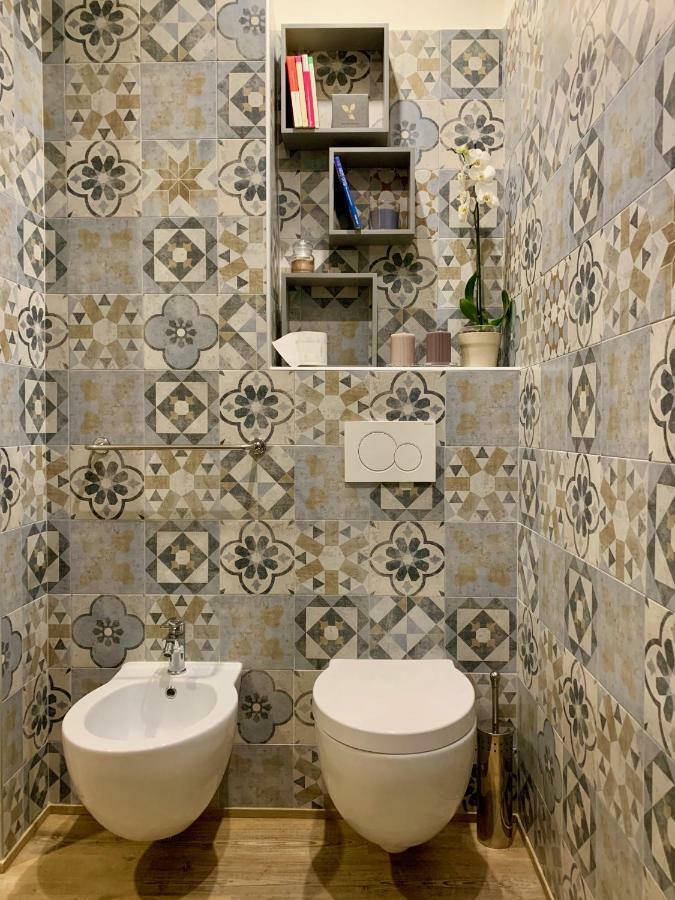 Open The Classic Wooden Shutters At A Cozy City Nest Florence Extérieur photo