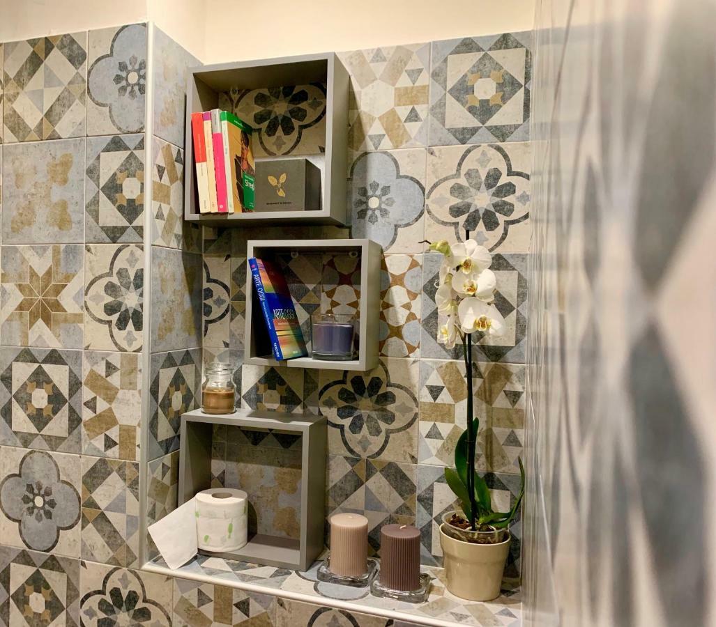 Open The Classic Wooden Shutters At A Cozy City Nest Florence Extérieur photo