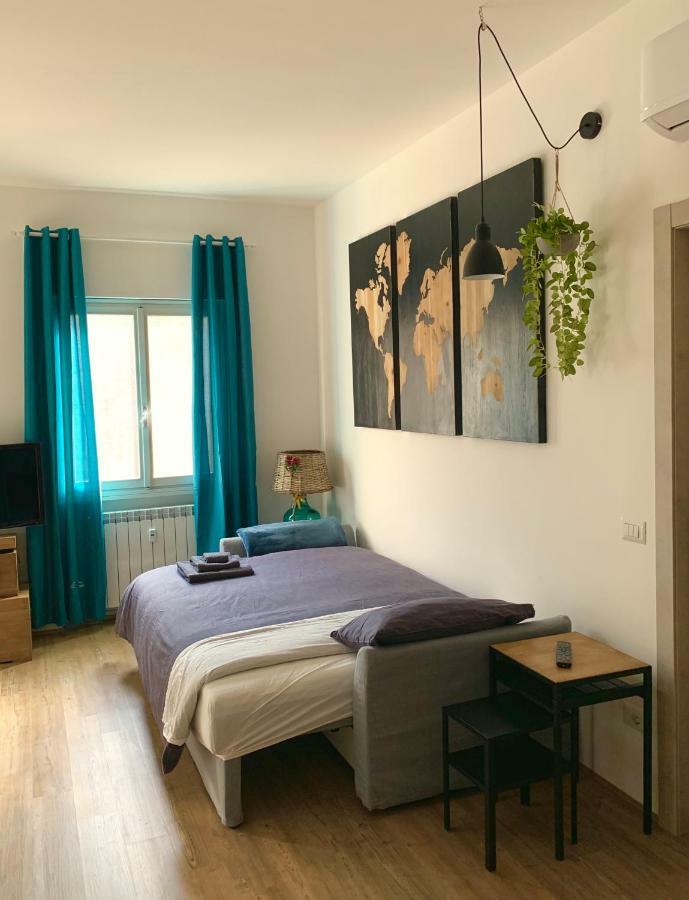 Open The Classic Wooden Shutters At A Cozy City Nest Florence Extérieur photo