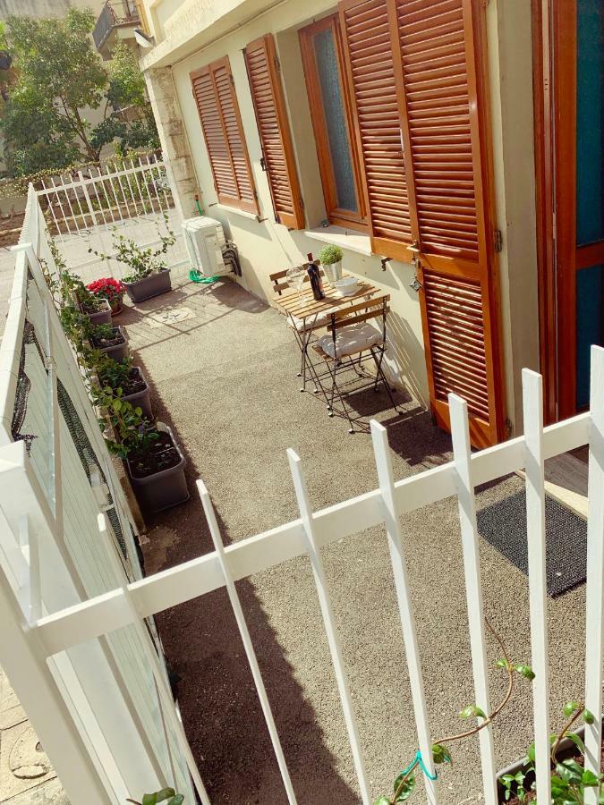 Open The Classic Wooden Shutters At A Cozy City Nest Florence Extérieur photo