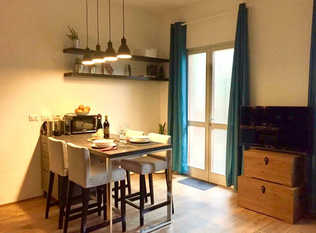 Open The Classic Wooden Shutters At A Cozy City Nest Florence Extérieur photo